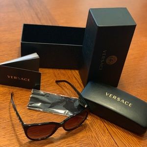 Versace sunglasses model 4281